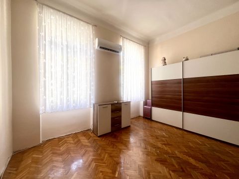 Eladó Lakás 1086 Budapest 8. kerület , 3. emeleti kis lakás a Magdolna utcában