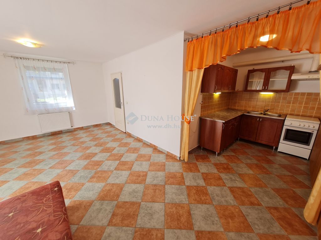 Kiadó Lakás, 8184 Balatonfűzfő