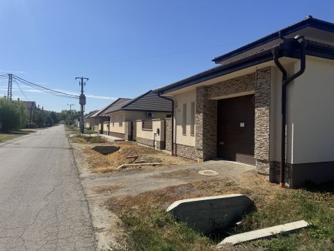 Eladó Telek 2700 Cegléd , Újépítésű környezetben építési telek 60 % beépíthetőséggel