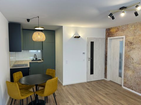 Eladó Lakás 1089 Budapest 8. kerület TELJESEN ÚJ, 2 szobás, ERKÉLYES lakás modern konyhával
