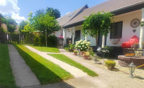 Eladó Ház 7728 Somberek Sombereken egy telken két felújított családi ház