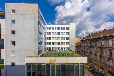 Eladó Lakás 1064 Budapest 6. kerület , Emeleti, tágas, világos lakás a Vörösmarty utca sarkán