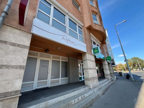 Eladó Üzlethelyiség 1036 Budapest 3. kerület 
