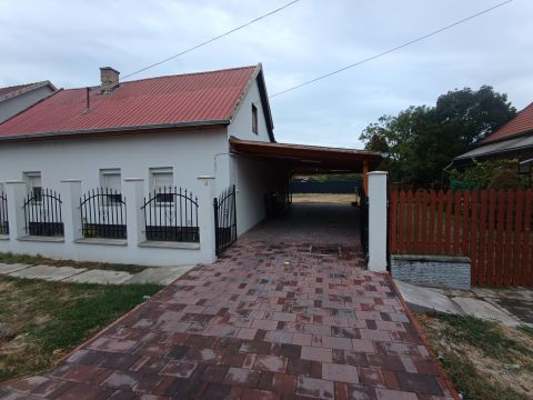 Eladó Ház 5052 Újszász , Újszász Penny közelében 67nm-es ház eladó