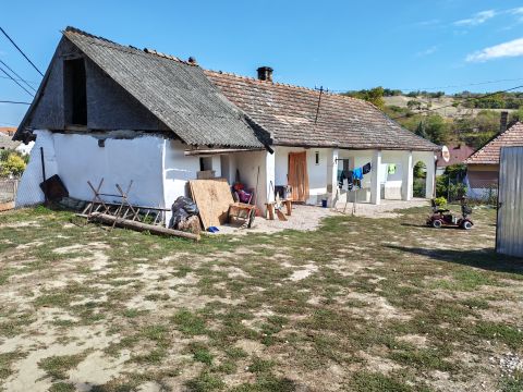 Eladó Ház 7086 Ozora , Saroktelken házikó