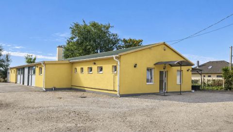 Eladó Ipari 2373 Dabas , Vasút állomás közelében