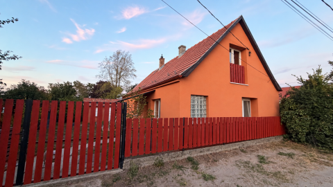 Eladó Ház 2113 Erdőkertes , Erdőkertes, Boszorkány hegy közelében.