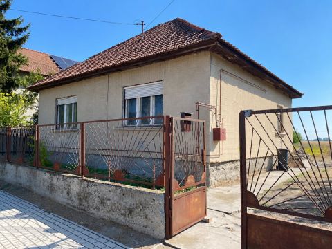 Eladó Ház 2723 Nyáregyháza , Felsőnyáregyháza