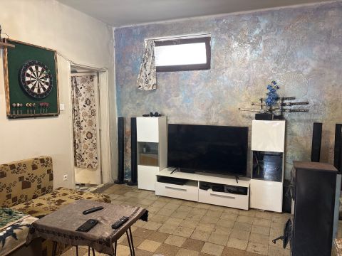 Eladó Ház 8130 Enying , Központhoz közeli ingatlan