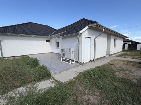 Eladó Ház 2314 Halásztelek , Azonnal költözhető 