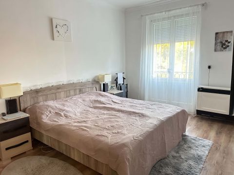 Eladó Lakás 6000 Kecskemét Belvárosában  elsö emeleti 2 szobás, erkélyes, luxus módon f
