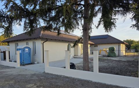 Eladó Ház 2373 Dabas , Új építésű ikerház privát kerttel