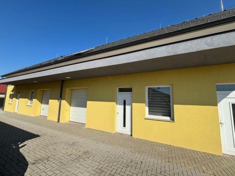 Eladó Ipari 9231 Máriakálnok , Flórián utca közelében