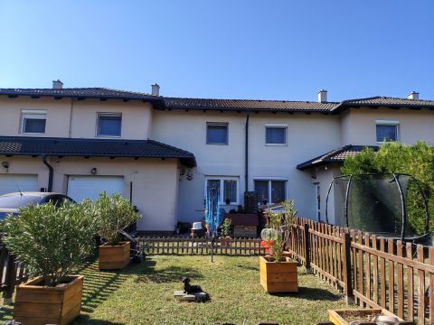 Eladó Lakás 8154 Polgárdi Csendes utcában,társasházi tágas lakás