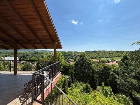 Eladó Ház 2081 Piliscsaba Piliscsaba, örök panorámás, akár több generációs családi ház