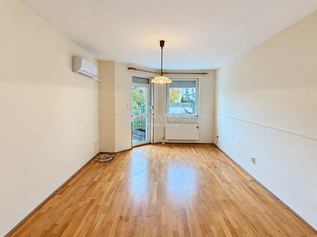 8200 Veszprém , Veszprém — 1/14