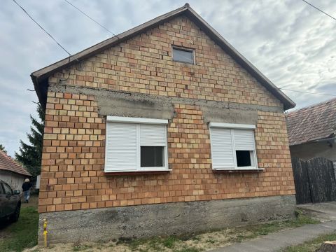 Eladó Ház 9161 Győrsövényház , Petőfi Sándor utca környéke