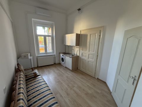 Kiadó Lakás 2750 Nagykőrös , Kiadó lakás Nagykőrös belvárosában