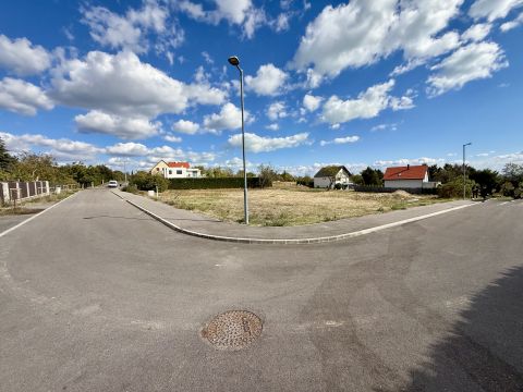 Eladó Telek 8230 Balatonfüred , Kiváló adottságú saroktelek, aszfaltos utcában