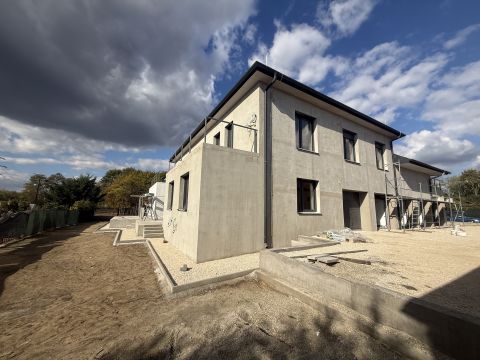Eladó Lakás 6000 Kecskemét , Újépítésű első emeleti erkélyes lakás