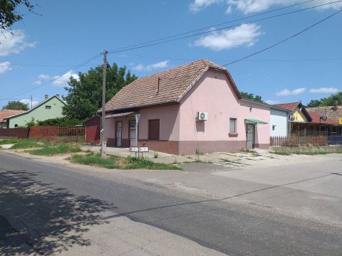 Kiadó Üzlethelyiség 2214 Pánd 