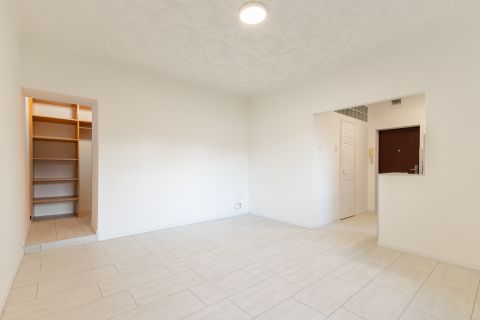 Eladó Lakás 1038 Budapest 3. kerület , FRISSEN FELÚJÍTOTT GARZON, KOCSIBEÁLLÓVAL, TÁROLÓVAL, 