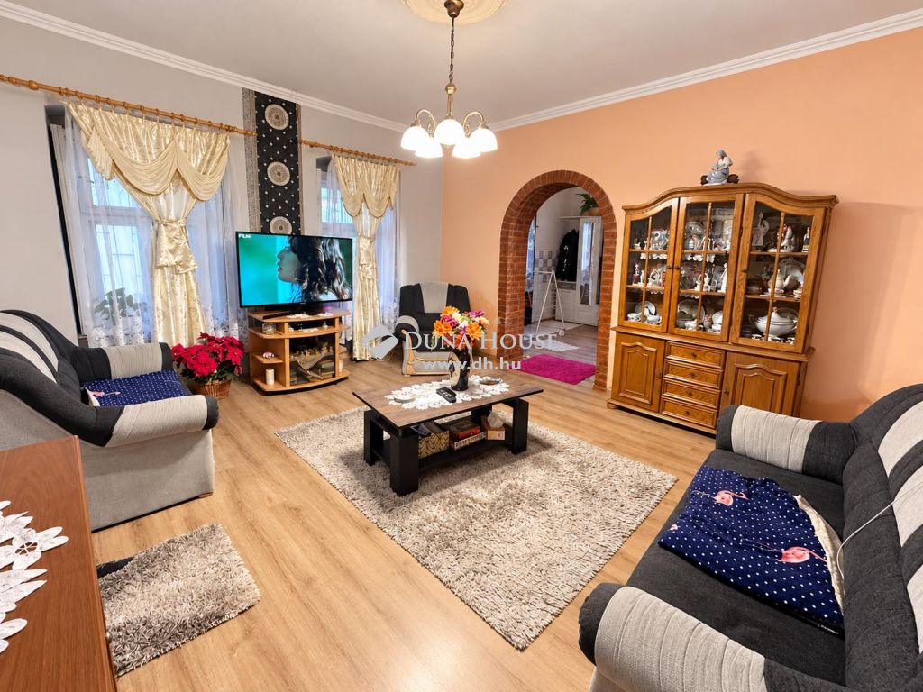 2750 Nagykőrös , Központhoz közel,kiváló lokációval ELADÓ HÁZ — 1/18