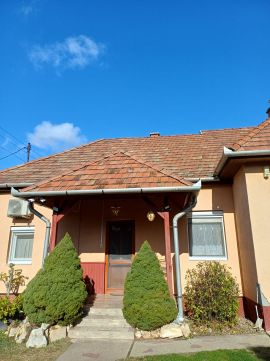 Eladó Ház 2120 Dunakeszi , Buszmegálló
