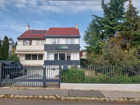 Eladó Ház 1118 Budapest 11. kerület , Sasad egyik legjobb utcájában
