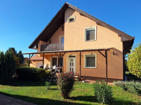 Eladó Ház 9151 Abda KIVÁLÓ CSALÁDI HÁZ SZAUNÁVAL, GARÁZZSAL, NAPELEMMEL!